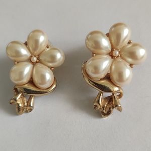 Vintage Richelieu pearls earrings